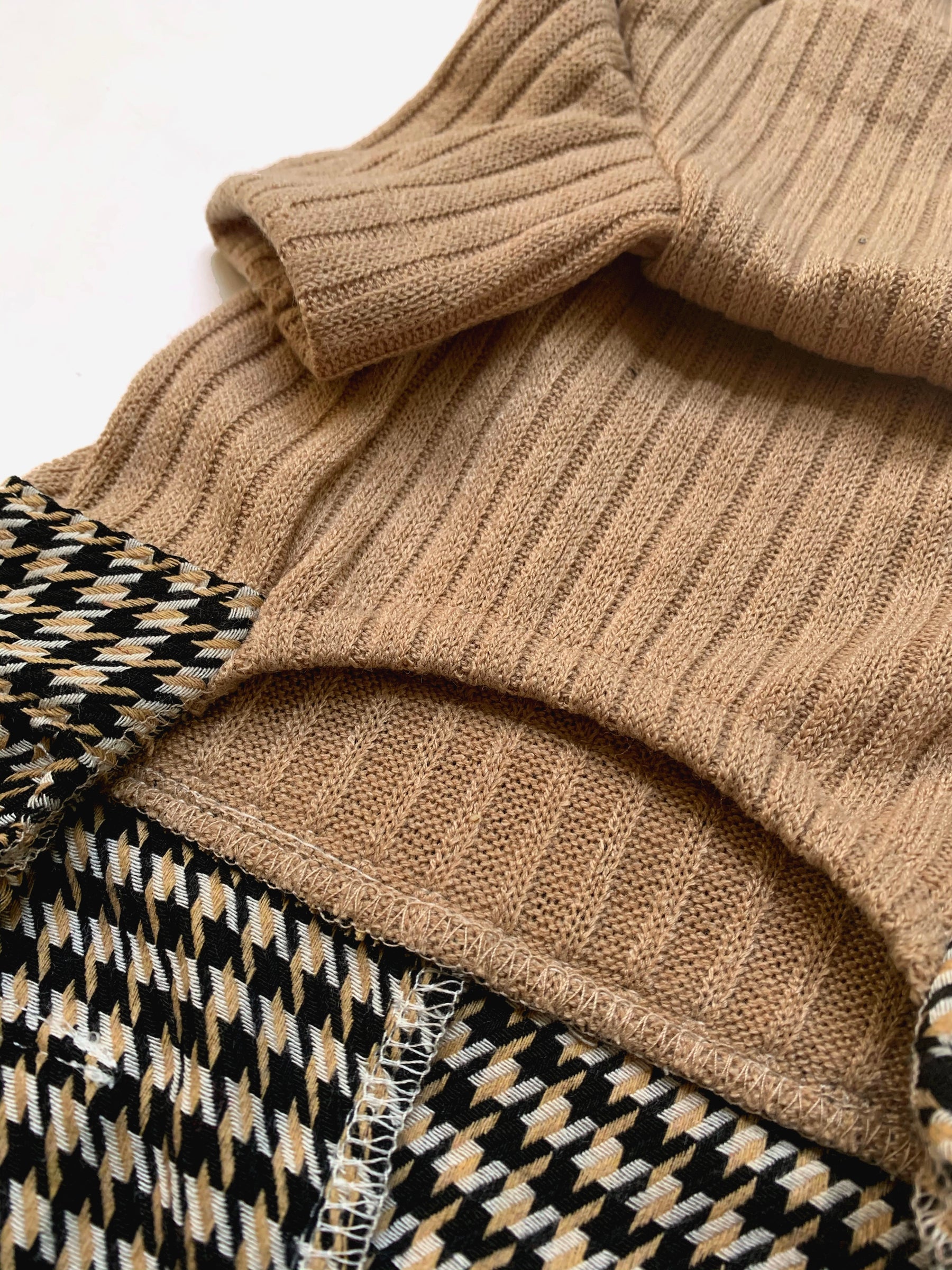 TURTLENECK ONESIE